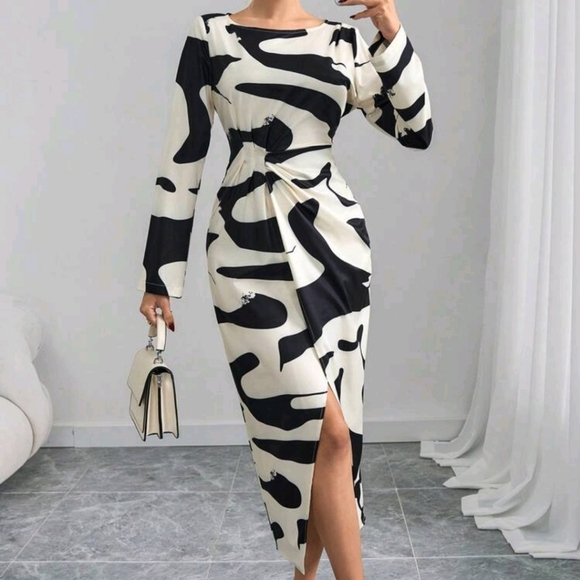 Elegant Women's Long Sleeve Black & Beige Geometric Print Crew Neck - Picture 1 of 4